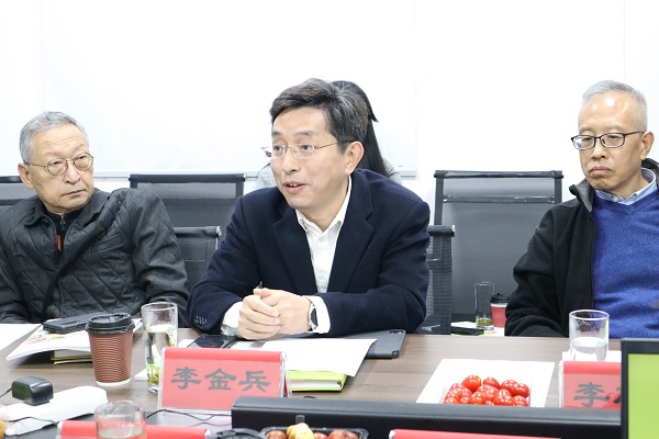 江北新區(qū)生命健康產(chǎn)業(yè)發(fā)展黨工委委員、管辦副主任李金兵